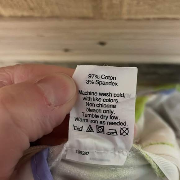 J. Crew Stretch size 6 Blue and Green Floral Mid-rise 3.5” Shorts with Pockets - Picture 8 of 8